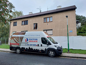 Zateplení stropu bytového domu pomocí foukané izolace